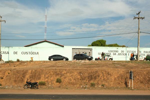 Detento é morto com perfurações de barra de ferro na Casa de Custódia