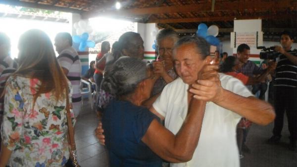 Idosos participaram do Forr&oacute; da Melhor Idade em Bar&atilde;o de Graja&uacute;.(Imagem:FlorianoNews)