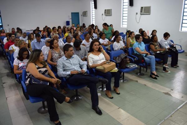 Floriano sedia Conferência da Pessoa Idosa