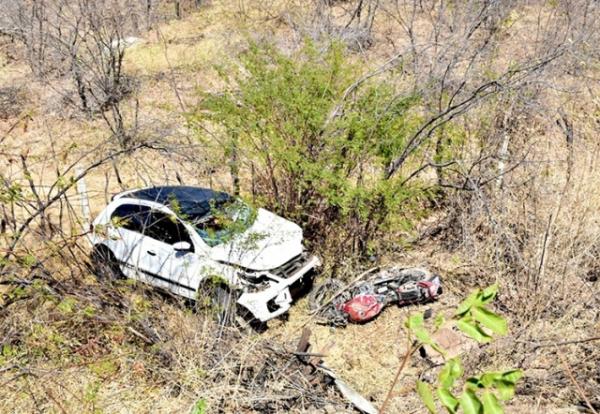 Moto colide com carro durante ultrapassagem e dois morrem na BR-316