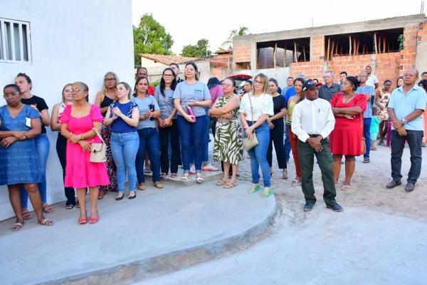Vereadores de Floriano participam de entrega das primeiras ruas cal&ccedil;adas do projeto PlanMob(Imagem:CMF)