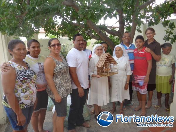 Na v&eacute;spera do Natal Igreja distribui cestas b&aacute;sicas para fam&iacute;lias carentes.(Imagem:FlorianoNews)