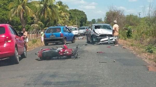 Colis&atilde;o entre moto e carro deixa uma pessoa morta na Cacimba Velha.(Imagem:Cidade Velho)