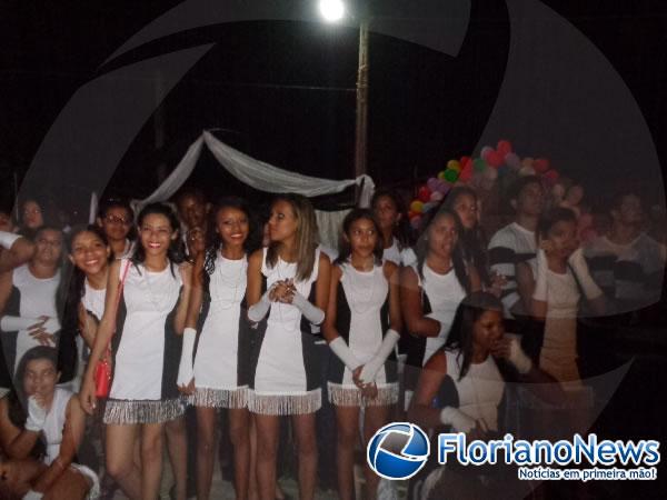 Apresenta&ccedil;&otilde;es culturais marcam primeiro dia de gincana do Col&eacute;gio Estadual.(Imagem:FlorianoNews)