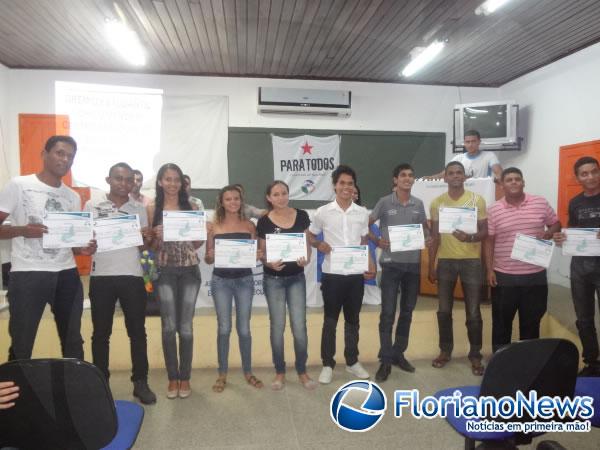 Na noite da &uacute;ltima quarta-feira (11), aconteceu no audit&oacute;rio da Secretaria Municipal de Educa&ccedil;&atilde;o a cerim&ocirc;nia de posse da nova diretoria dos Gr&ecirc;mios Estudantis do munic&iacute;pio de Flori(Imagem:FlorianoNews)
