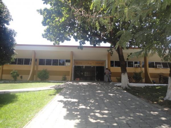 Nota de esclarecimento da Prefeitura de Floriano sobre a redução no quadro de profissionais