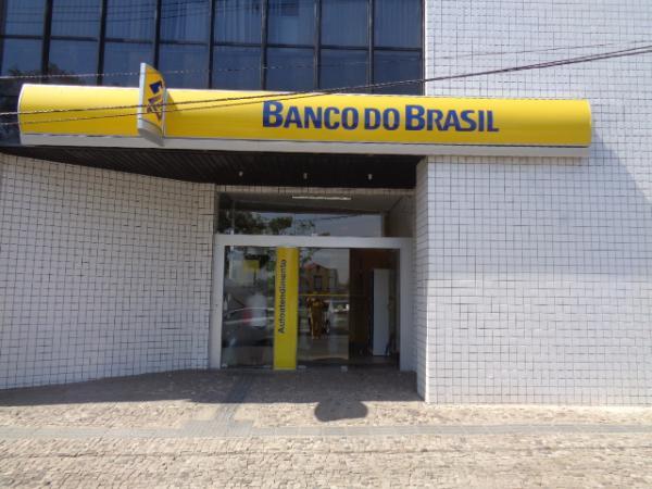 Bancários terão nova proposta e greve pode acabar na terça (13)