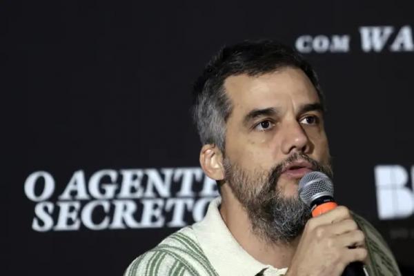 Ator Wagner Moura durante entrevista coletiva do elenco do filme O Agente Secreto, no hotel Renaissance. (Imagem:Paulo Pinto/Ag&ecirc;ncia Brasil)