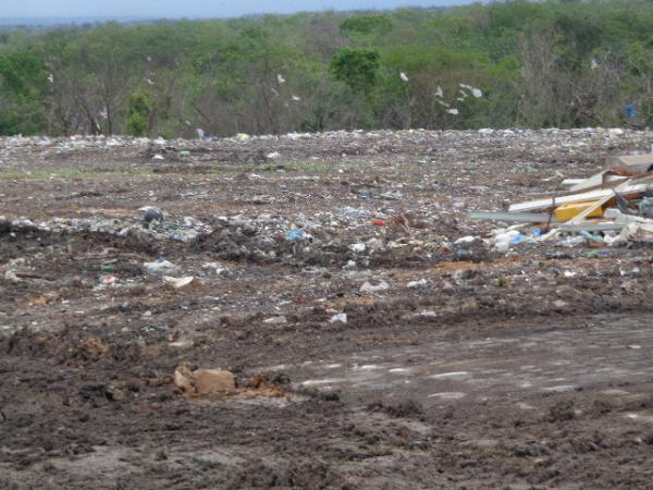 Ministério Público visita aterro sanitário de Floriano