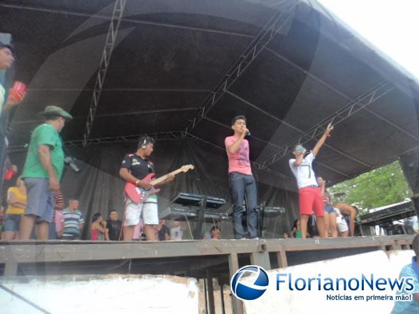 Bandas locais encerraram o 2&ordm; Festival de Ver&atilde;o em Bar&atilde;o de Graja&uacute;.(Imagem:FlorianoNews)