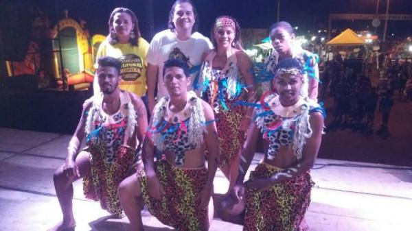 Giramundo apresenta Dan&ccedil;a Afro durante a Semana Cultural em Floriano.(Imagem:Giramundo )
