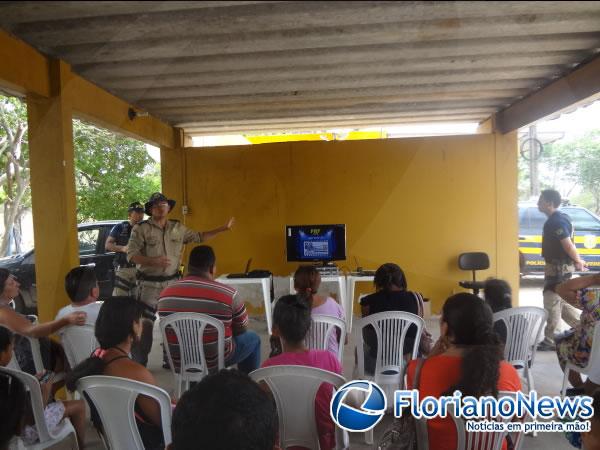 Pol&iacute;cia Rodovi&aacute;ria Federal realiza Projeto Cinema Rodovi&aacute;rio em Floriano.(Imagem:FlorianoNews)