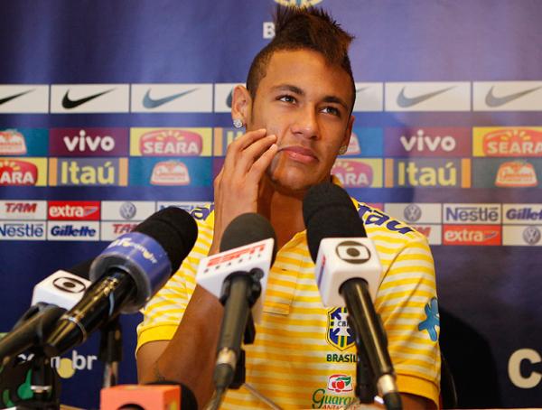 Atacante do Santos aproveita convívio com o rubro-negro para melhorar dentro e fora de campo