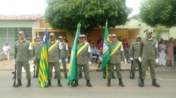 Secret&aacute;rio de seguran&ccedil;a participa de formatura geral em Floriano.(Imagem:FlorianoNews)
