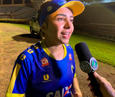 Ferrer faz 4 gols e Tiradentes goleia no Brasileirão Feminino