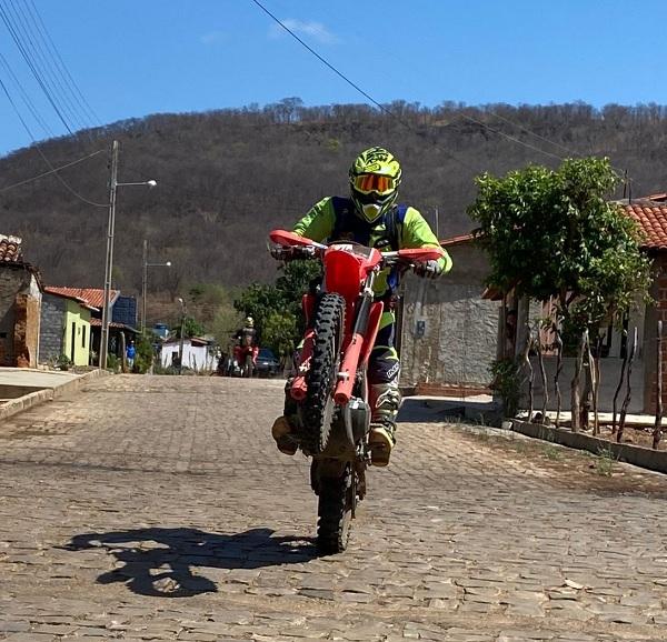 Pilotos de v&aacute;rios munic&iacute;pios encaram trilhas t&eacute;cnicas no Enduro do Mel.(Imagem: Divulga&ccedil;&atilde;o)