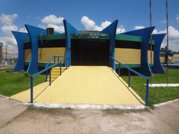 "Concurso da Câmara Municipal de Floriano foi feito numa data proibida", afirma Presidente da casa