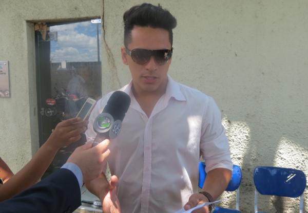 Léo Cachorrão presta depoimento e diz que foi vítima de quadrilha ao comprar carro de luxo