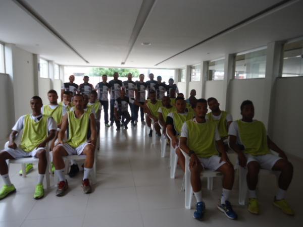 Atletas do Cori-Sabbá participam de reunião com torcida organizada