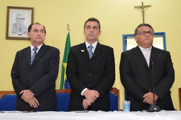Personalidades s&atilde;o homenageadas com o Titulo de Cidad&atilde;o Florianense.(Imagem:Waldemir Miranda)