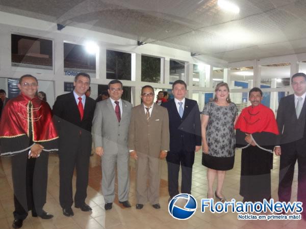 Prefeito Gilberto J&uacute;nior prestigiou diploma&ccedil;&atilde;o da turma de Direito da FAESF.(Imagem:FlorianoNews)