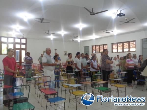 Diocese de Floriano realiza Encontro de Forma&ccedil;&atilde;o Permanente para Clero e paroquianos.(Imagem:FlorianoNews)