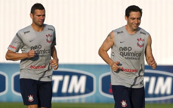 Cast&aacute;n e Chic&atilde;o comandam a melhor defesa da hist&oacute;ria da Libertadores.(Imagem:(Daniel Augusto Jr / Ag&ecirc;ncia Estado)