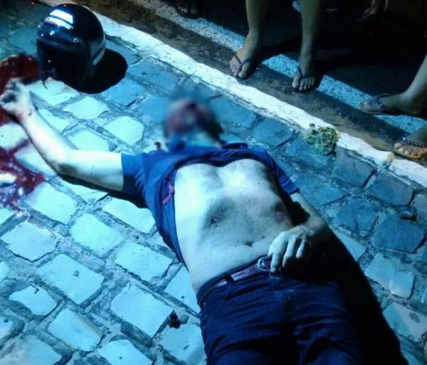 Motociclista morre após colidir contra árvore em Floriano