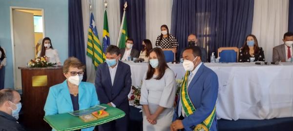 Câmara Municipal homenageia personalidades com título de cidadão florianense