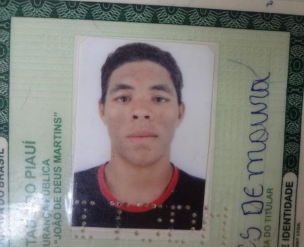 Encontrado o corpo do rapaz que se afogou  no Rio Parna&iacute;ba.(Imagem:FlorianoNews)