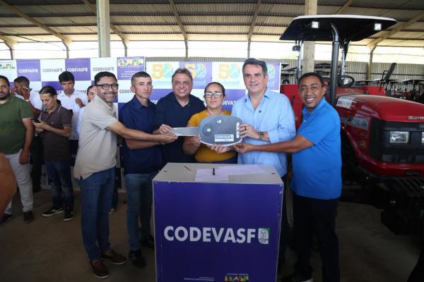  Ciro Nogueira entrega m&aacute;quinas e equipamentos e beneficia popula&ccedil;&atilde;o de 21 munic&iacute;pios(Imagem:Ascom)