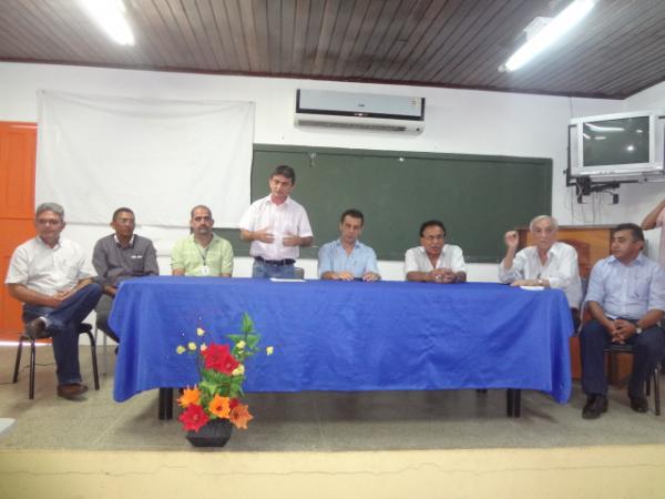 Prefeitura de Floriano e Codevasf discutem implanta&ccedil;&atilde;o do Programa &Aacute;gua para Todos.(Imagem:FlorianoNews)