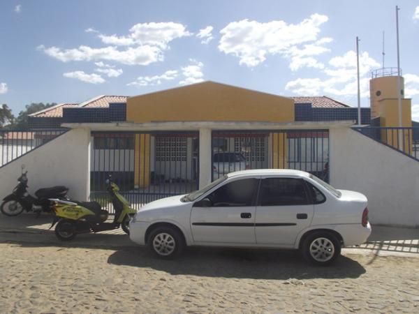 Terreno pega fogo ameaçando creche em Floriano