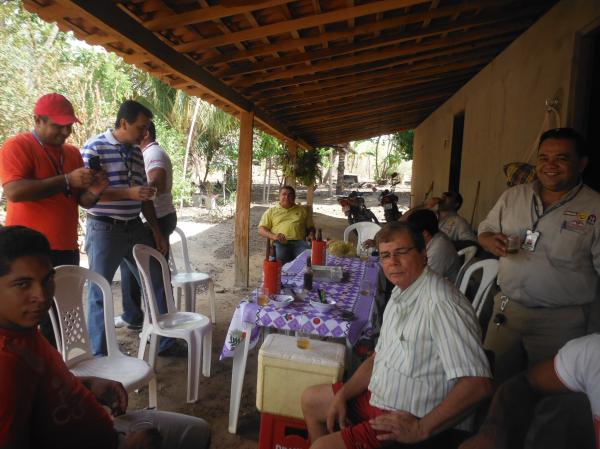 Funcion&aacute;rios da Disvale Brahma participam de almo&ccedil;o na localidade Morrinhos.(Imagem:FlorianoNews)
