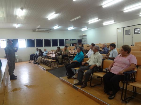 Reuni&atilde;o debateu seguran&ccedil;a durante o Carnaval de Floriano.(Imagem:FlorianoNews)