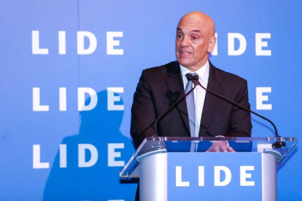 "Democracia foi atacada no Brasil, mas sobreviveu", diz Moraes em Nova York