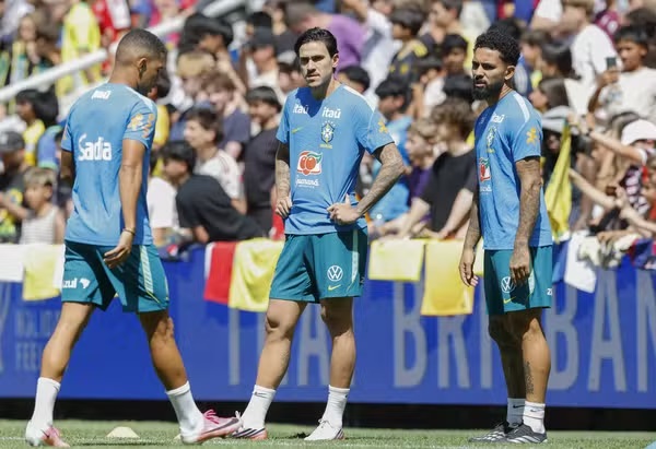 Escalação da Seleção: Ancelotti observa time com Pedro na vaga de Raphinha e mais seis mudanças
