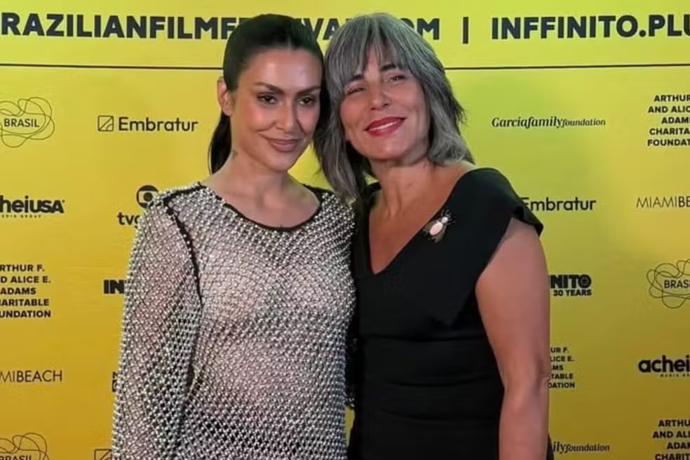 Cleo rasga elogios à mãe, Glória Pires, na première de 'Se Eu Fosse Você 3': 'Acolhedora e superatriz'