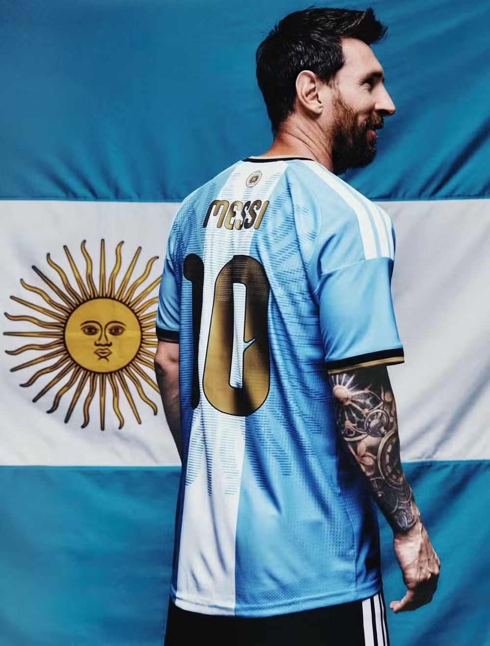 Camisa da despedida de Messi tem destaques dourados e chegará ao Brasil por R$ 664; veja detalhes
