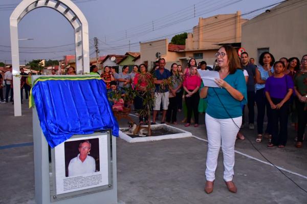 Vereadores participam da inaugura&ccedil;&atilde;o do Largo Raimundo Marreiros, bairro Ibiapaba de Floriano(Imagem:CMF)