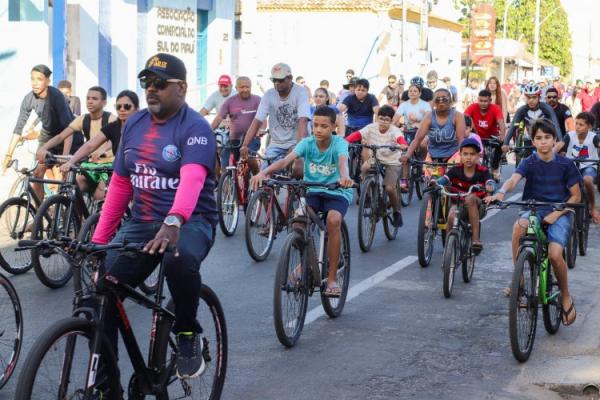 128 anos: Tradicional Passeio Ciclístico de aniversário dá show de participação em Floriano(Imagem:Secom)