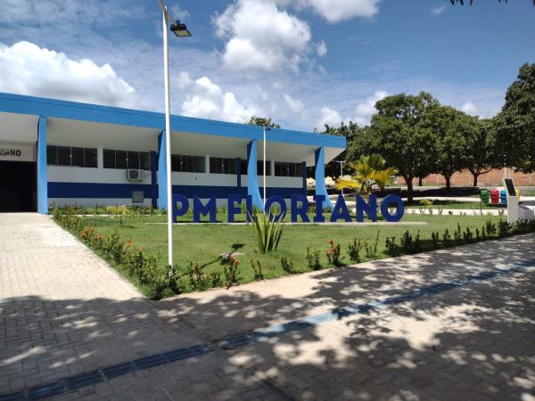 Prefeitura de Floriano inicia assinatura de contratos para execução do "Minha Casa, Minha Vida"