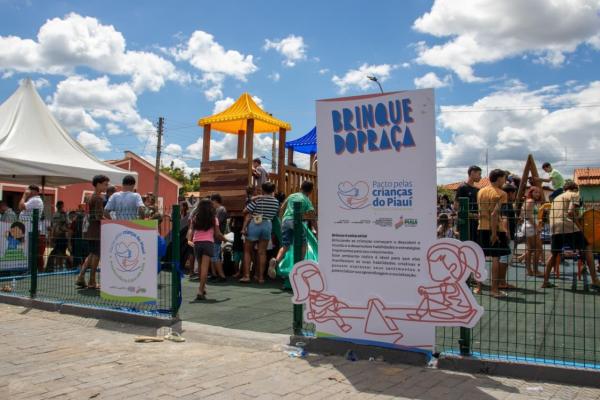 Brinquedopra&ccedil;a conta com estrutura segura e equipamentos inclusivos. (Imagem:Willame Lucas)