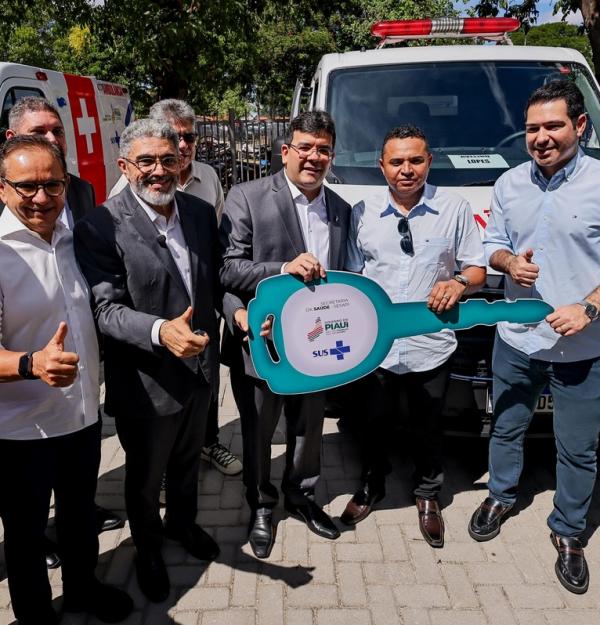 Rafael Fonteles entrega nove ambulâncias de suporte avançado para hospitais do interior do estado(Imagem:Gabriel Paulino)