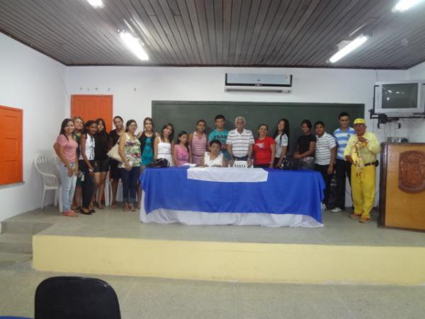Realizada reunião com calouros do Festival Estudantil 2012