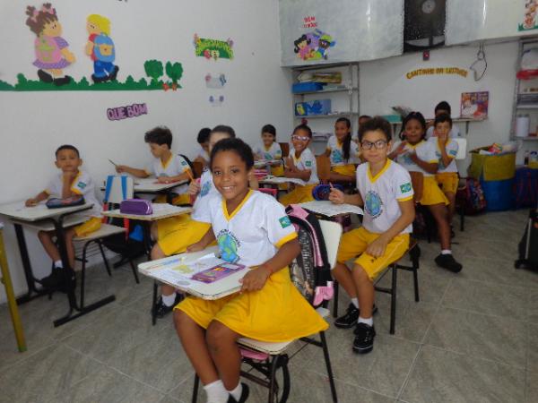 Escola Mega de Floriano d&aacute; in&iacute;cio ao per&iacute;odo letivo 2017.(Imagem:FlorianoNews)