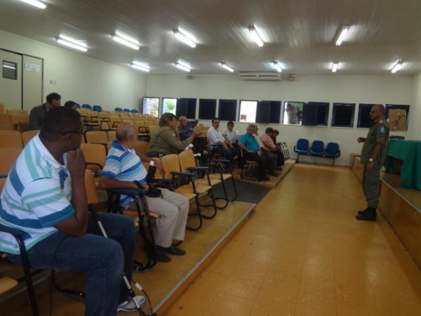 Reuni&atilde;o debateu seguran&ccedil;a durante o Carnaval de Floriano.(Imagem:FlorianoNews)