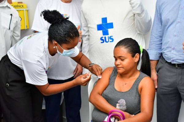 Floriano: Popula&ccedil;&atilde;o comparece ao Dia D de Vacina&ccedil;&atilde;o contra a Gripe.(Imagem:Secom)