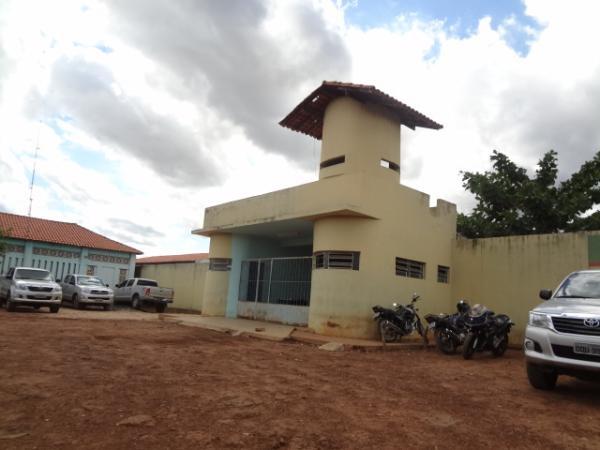 Agentes prisionais evitam fuga na Penitenciária Gonçalo de Castro Lima