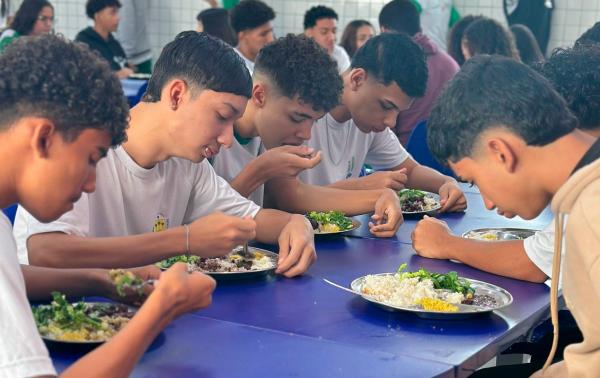 Tempo integral garante mais aprendizado e três refeições saudáveis por dia nas escolas estaduais(Imagem:Divulgação)